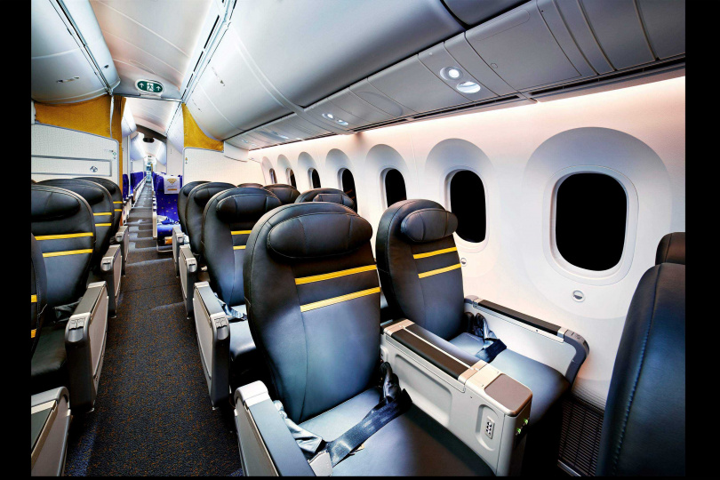 酷航ScootPlus豪經艙座位將椅距從經濟艙的31英吋升級至38英吋，能擁有更舒適的腿部伸展空間。（圖／酷航提供）