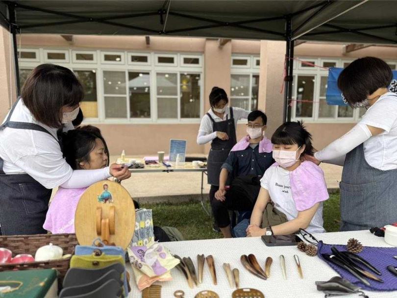 屏東社工運動會現場還有各種紓壓體驗。(圖/屏東縣政府提供)