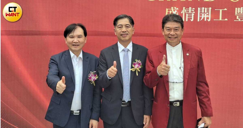 （左起）聖得福執行長洪正雄、長虹總經理李耀中及創意家副董事長朱良能。（圖／林榮芳攝）
