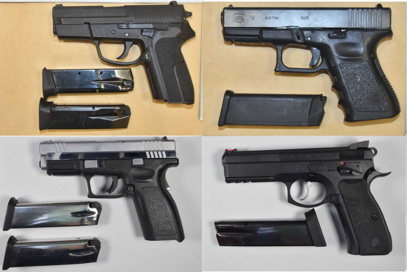 警方在陳男住處起出制式手槍4把及780顆子彈。（圖／翻攝畫面）