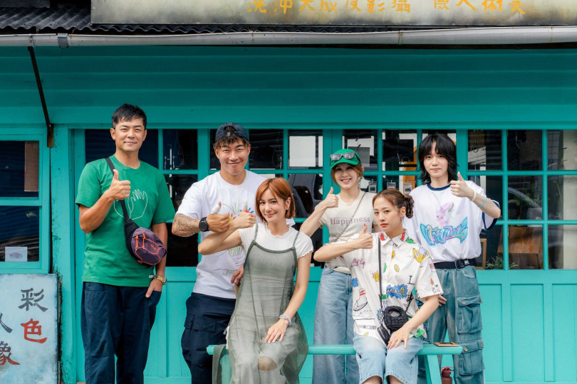 本集邀請到金曲新人得主持修(後排右1)擔任小幫手。(圖/好看娛樂提供)