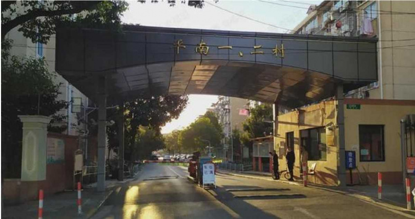 多名受害者圍堵徐健要求交代，場面一度陷入僵局。