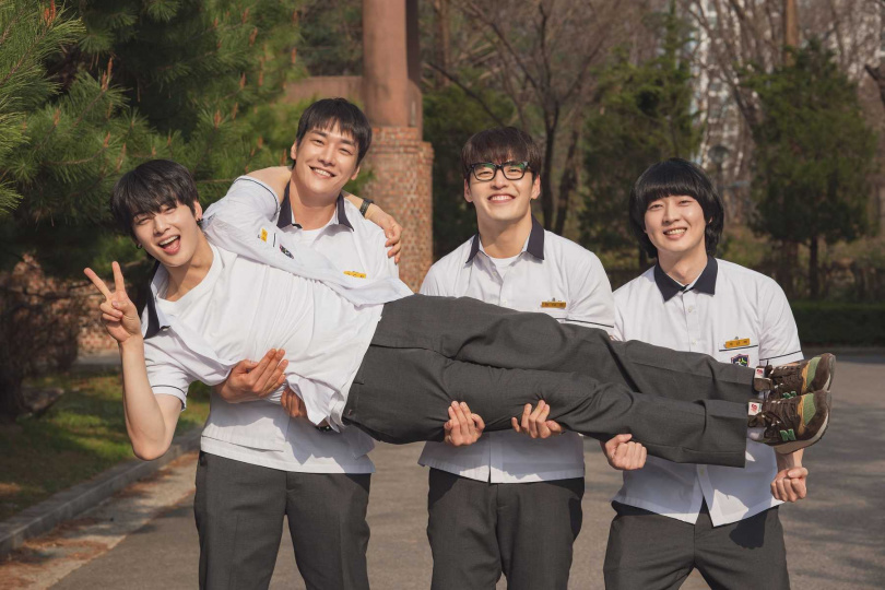 車銀優(前)、(後左起)金英光、姜河那、姜泳錫將在片中展現超過24年的友情默契。(圖/采昌國際多媒體)
