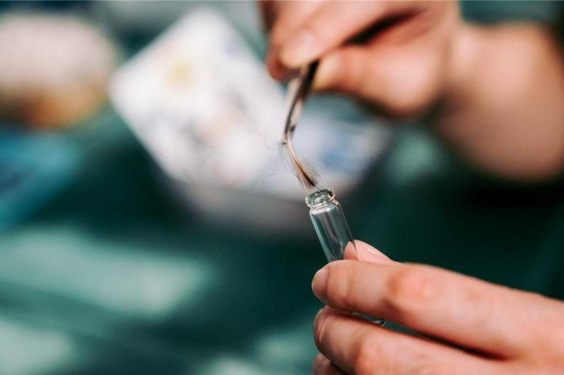 「我與企鵝的0.1毫米」活動最後還能DIY企鵝羽毛瓶,帶走真實的企鵝羽毛留作紀念。(圖/海生館提供)