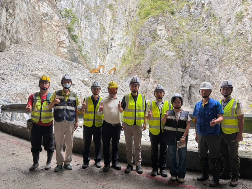 燕子口堰塞湖壩體已幾乎完全潰決。(圖/林業及自然保育署花蓮分署提供)