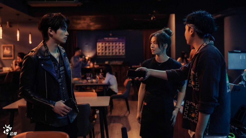 劇中范少勳與宋芸樺兩人之間的曖昧逐漸升溫。（圖／女王傳播、瀚草文創）