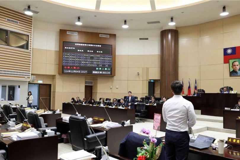 縣議員葉忠倫公開支持苗栗縣長鍾東錦的「人本通學步道政策」。(圖/中國時報謝明俊攝)