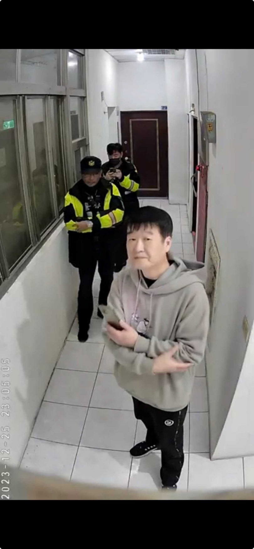 夏米雅得知韓傑儀離婚後還會潛入其住處,向法院聲請保護令,韓卻在2023年12月帶警察上門並聲稱要「抓姦」。(圖/讀者提供)