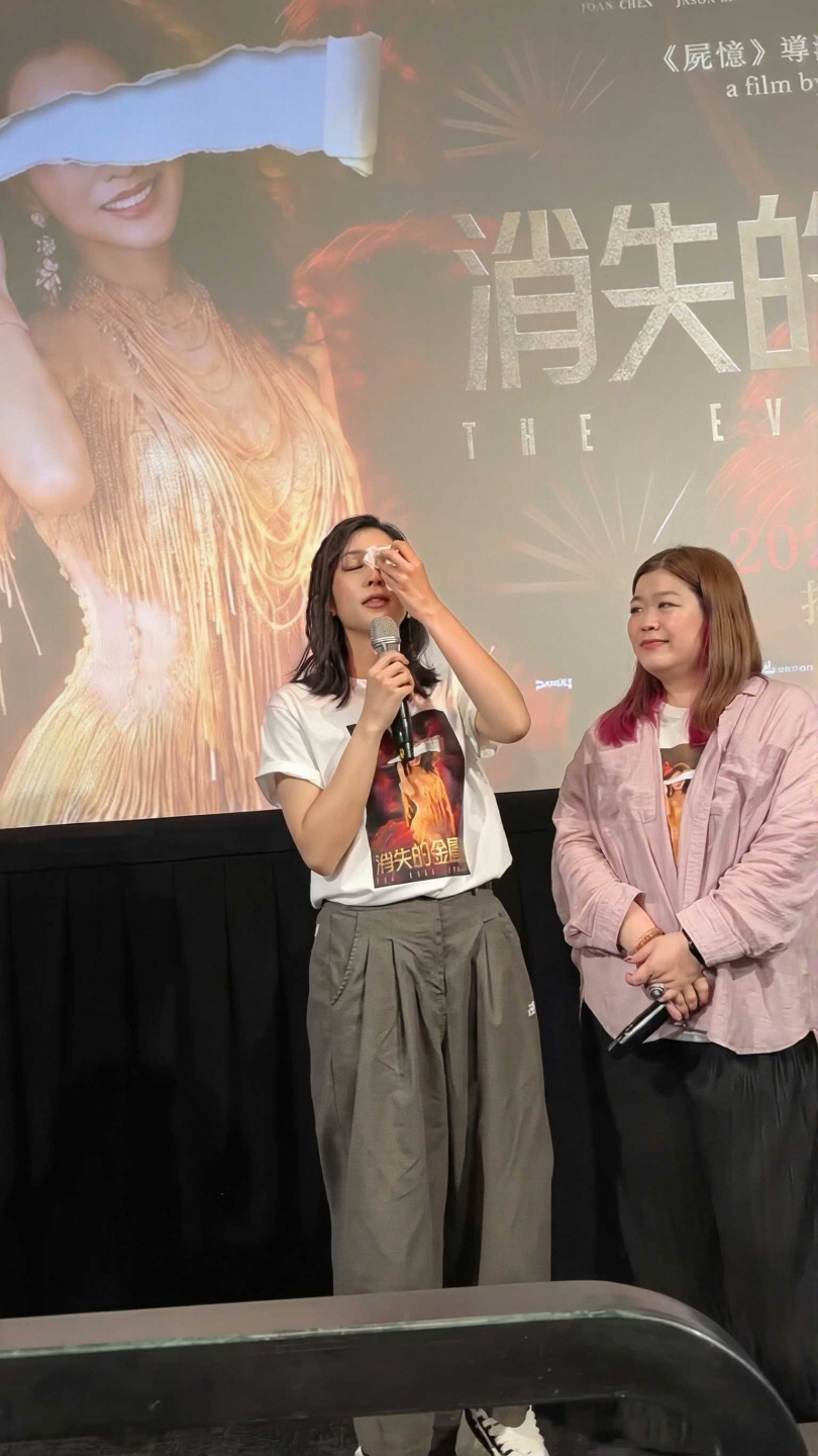 劉奕兒出席「母親之夜」映後,聽到觀眾分享家暴陰影的故事當場落淚。(圖/大昇影業提供)