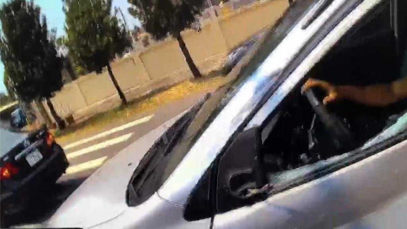 屏東28歲陳姓男子攜毒開贓車拒檢,沿途逆向闖紅燈跑給警察追,落網後不但遭警方開出59張罰單,還被依竊盜等4罪嫌送辦。(圖/警方提供)