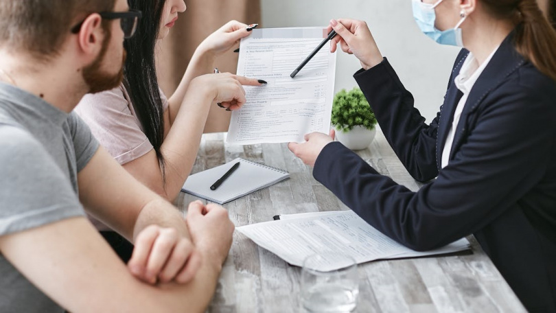 不少網友認為房仲的「壓力銷售」手法並不罕見。（示意圖／取自Pexels）