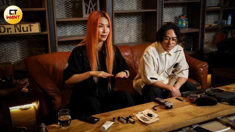 惠婷最近迷上礦石,笑說家中變水晶洞。(圖/侯世駿攝)
