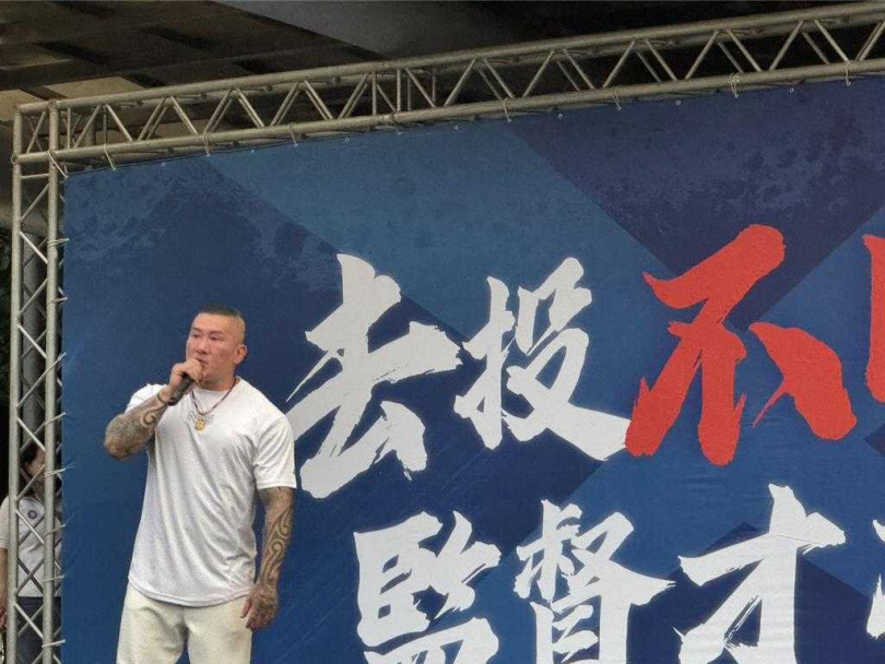 館長指出，民進黨執政9年來，面對各種質疑，只有一招「抗中保台」，如果這次大罷免成功，未來民進黨將要風得風、要雨得雨，呼籲全民在7月26日站出來投下「不同意票」。（圖／中國時報張睿廷攝）