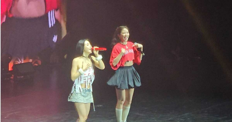 9m88驚喜登台合唱〈Floating Free〉，這是兩人首次一起現場演唱這首歌。（圖／讀者提供）