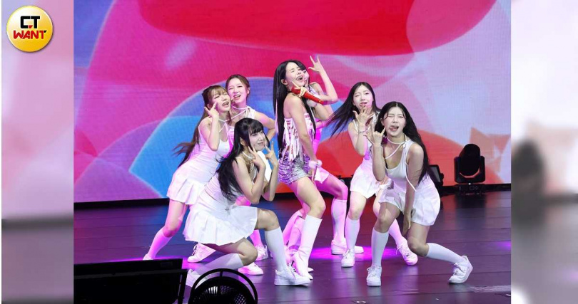 頌樂開場帶來〈WANT〉與〈HONEY〉點燃現場氣氛。（圖／焦正德攝）