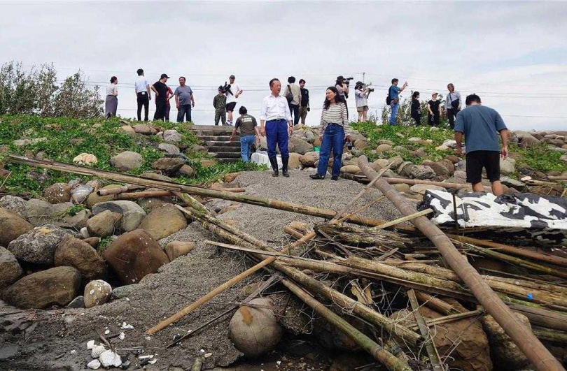 嘉義縣長翁章梁今下午前往東石壽島、布袋第3漁港關心牡蠣災損情形。(圖/報系資料照)