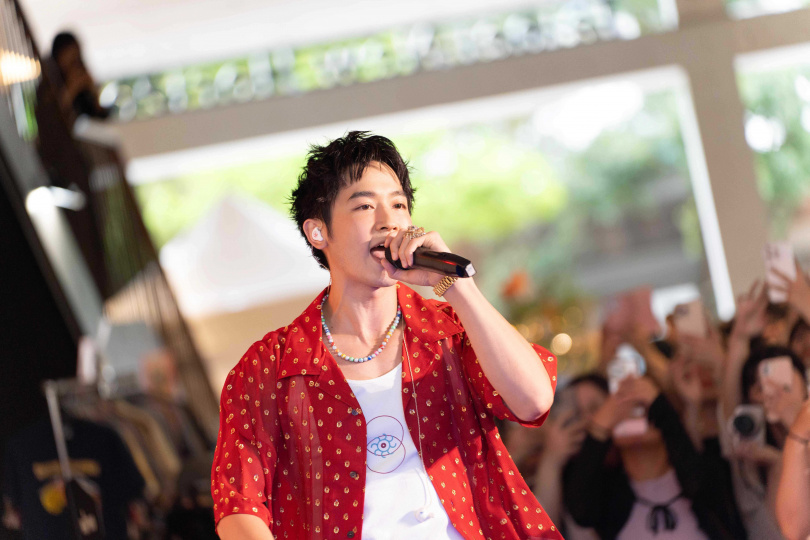 小樂吳思賢的簽名會辦到半夜12點。（圖／藝和創藝提供）