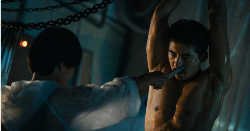 傅孟柏顛覆形象飾演冷血反派。(圖/Netflix提供)