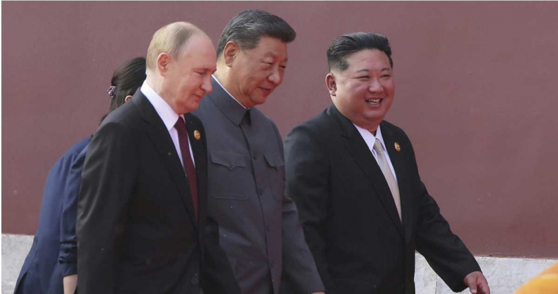 習近平在93大閱兵上，接待金正恩與普丁。（圖／達志／美聯社）