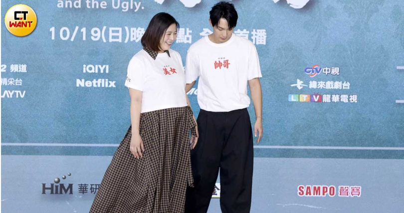 連晨翔還挺體貼劉品言,隨時注意老婆狀況。(圖/侯世駿攝)