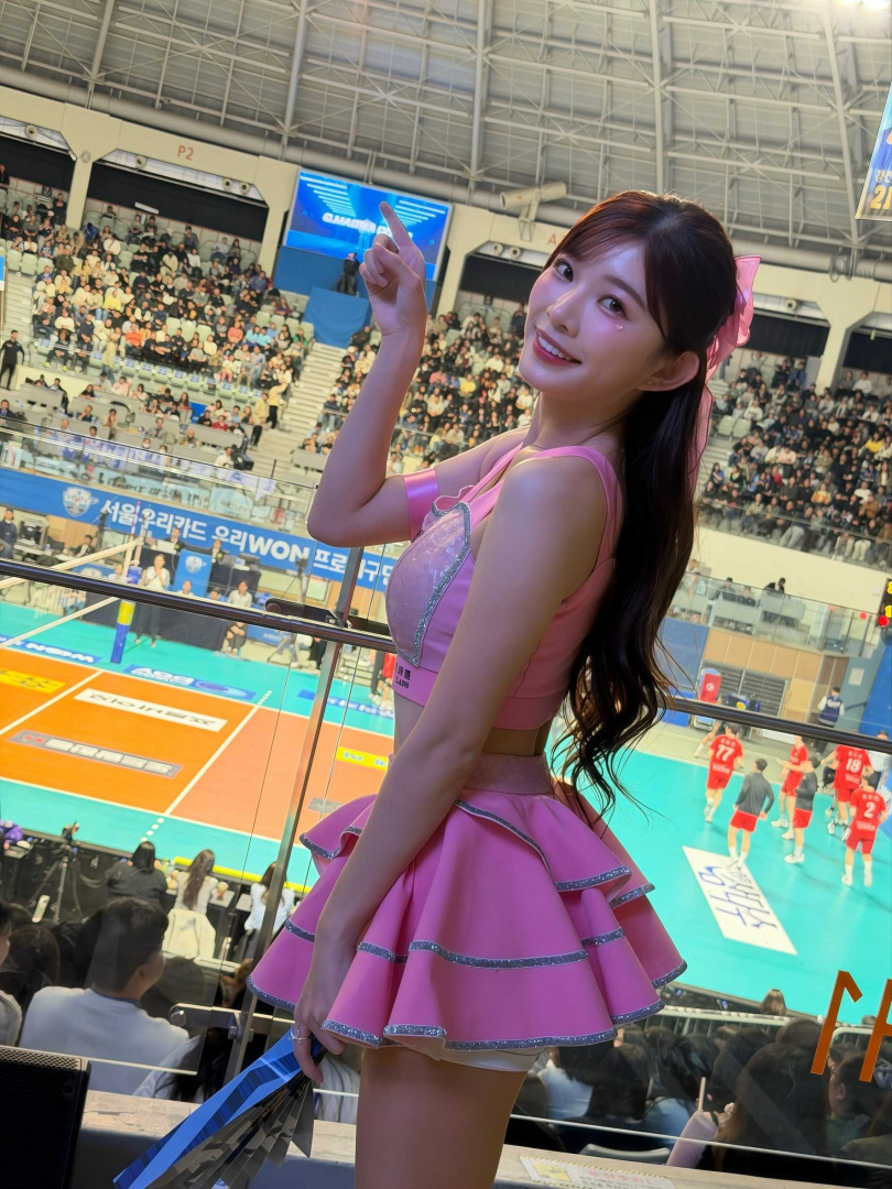 穎樂首次在排球場上與韓國人氣啦啦隊同台演出。(圖/影響力動能提供)