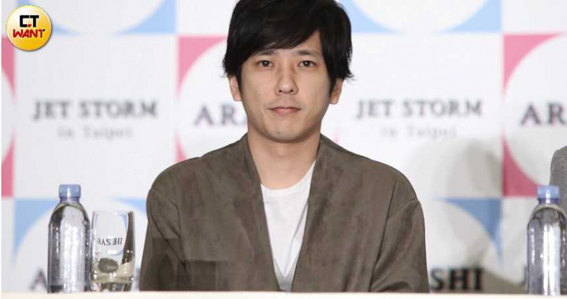二宮和也2019年參與嵐亞洲宣傳活動時曾造訪台北,隔天便宣布婚訊,如今再度成為網友討論焦點。(圖/彭子桓攝)