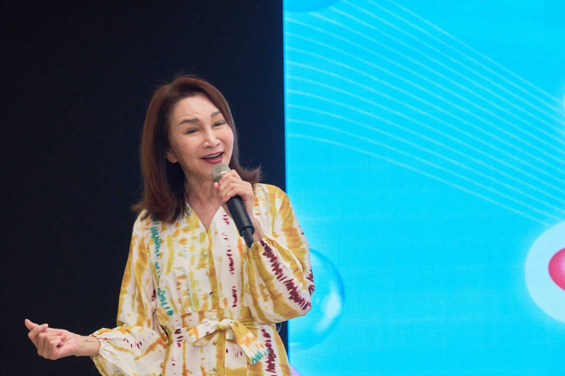 張瓊姿以音樂與舞台表演向長期守護生命的第一線醫護人員表達敬意。(圖/優質生命協會提供)