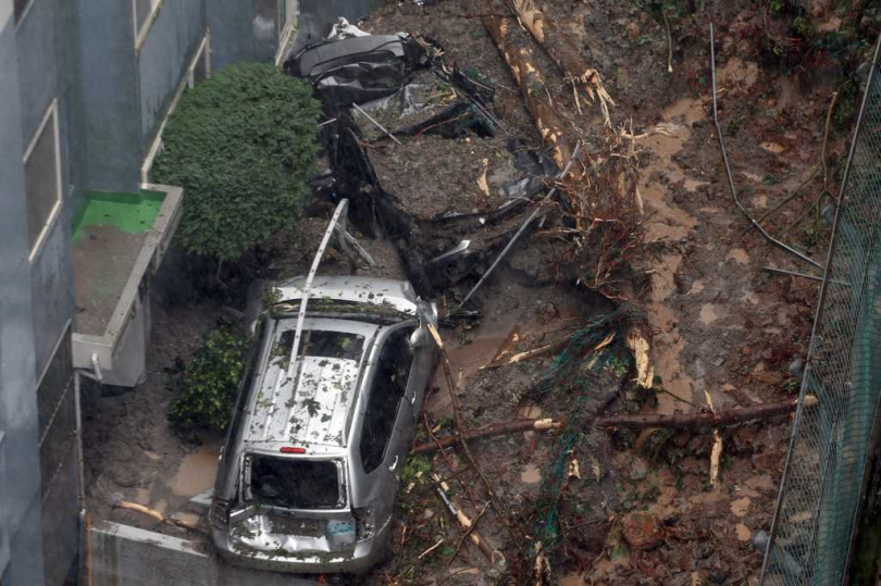 韓國南部近日遭遇極端豪雨,巨濟、統營等地災情持續擴大。(圖/達志/美聯社)