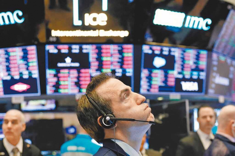 美股標普500等三大主要指數均下跌至川普1月就職時水準之下。（圖／達志／路透社）