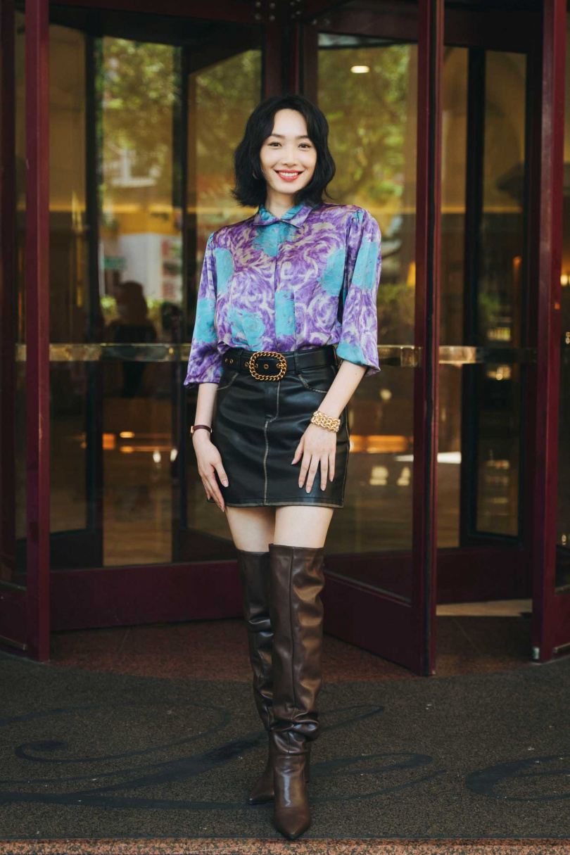 蔡思韵被高雄美食吸引,偏偏戲服太緊身,必須克制飲食。(圖/一念電影)