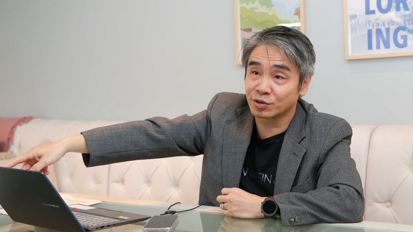 當初在野黨推國會改革案,綠委曾痛批國會欲向民間企業調資料,嚴重破壞個資隱私,政大法律系副教授廖元豪質疑,如今行政機關主張可直接進入民間企業檢查,綠委卻不擔心傷害個資隱私及營業機密。(圖/黃耀徵攝)