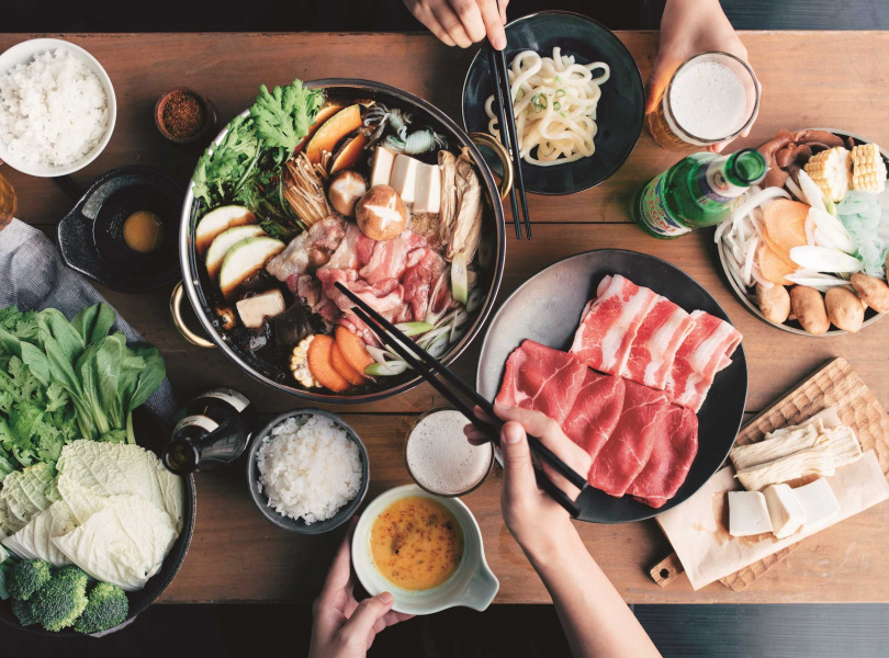 MO-MO PARADISE推出「爽吃一整年」抽獎活動,有機會抽中12張雙人套餐餐券、每月免費吃。(圖/三澧餐飲集團提供)