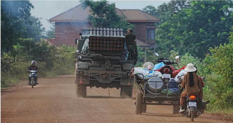 泰國軍方指控柬軍違反停火協議，稱至少五處邊境地區遭攻擊。