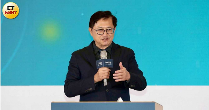 身兼總統府國家氣候變遷對策委員會副召集人的和碩董事長童子賢(圖)呼籲23日核三延役公投投下同意票。(圖/方萬民攝)