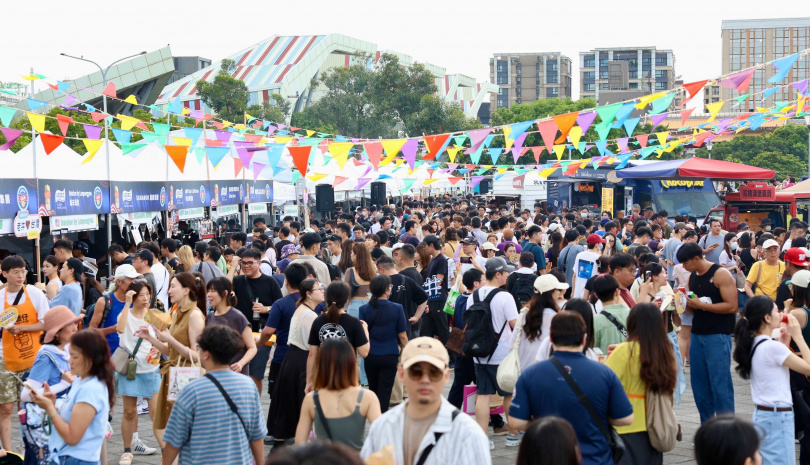 民眾遊逛「2025台北國際美食節-漢堡嘉年華」。(圖片提供/臺北市商業處)