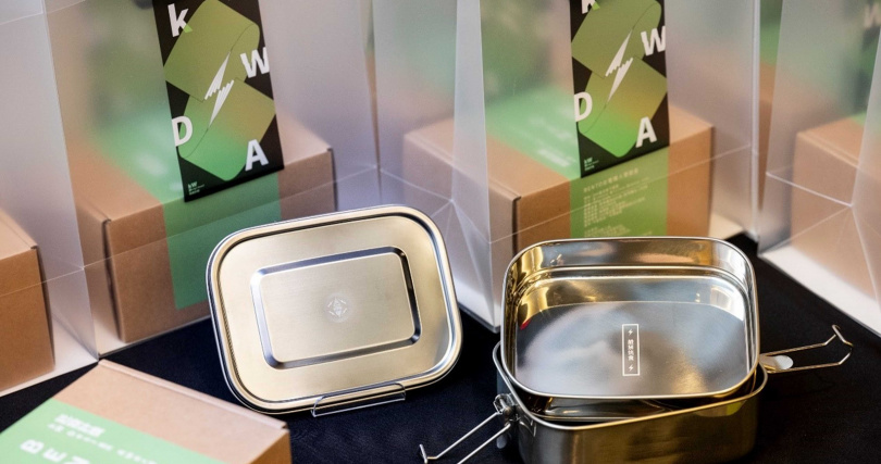 台電持續將競賽作品實際量產，讓創意成真。本次登場的「BENTO」是將第23屆得獎作品設計概念實體化的電力職人便當盒。（圖片提供／台電）