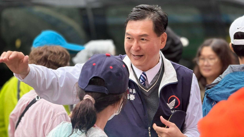 新北市議員林國春（中）認為新北大漢橋動線改革攸關機車族生命安全刻不容緩。（圖／翻攝自新北市議員林國春臉書）