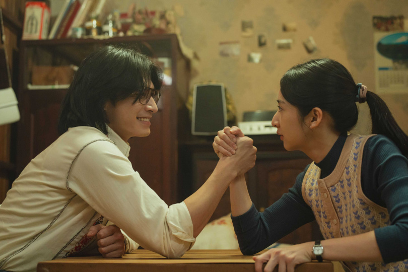 宋柏緯和李沐在《那張照片裡的我們》再度合作，默契十足，比腕力的橋段打動不少人。（圖／瀚草文創GrX STUDIO提供）