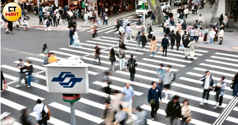 台北暴徒19日無差別攻擊後，社會仍籠罩在風聲鶴唳的低氣壓中。（圖／黃耀徵攝）