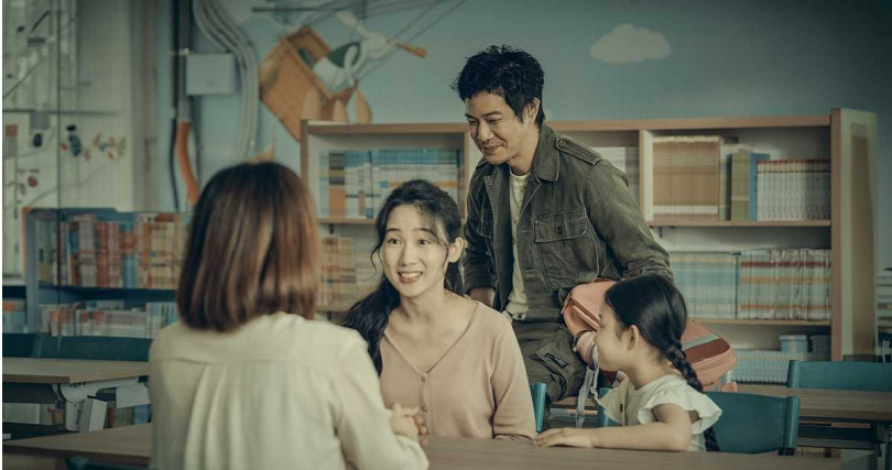 薛仕凌相當投入角色，飲食細節也不放過。（圖／鏡文學）