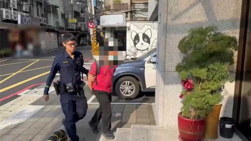 汶萊籍男大生15日下午到案說明。（圖／新莊警分局提供）