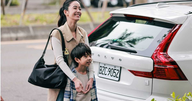 陳庭妮在角色中感受到單親育兒的壓力。(圖/寬想國際娛樂提供)