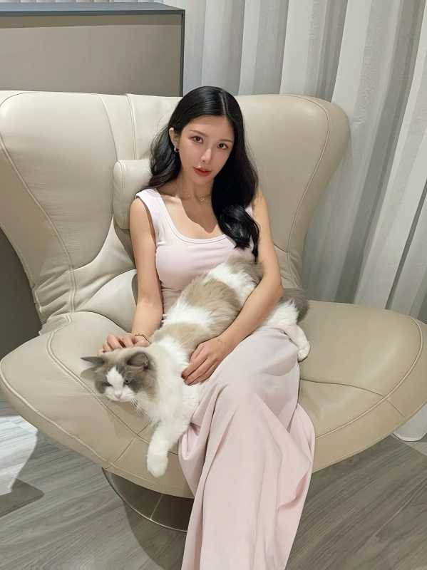 提到養貓的好處,Lala說自從家裡養了貓之後,就只想嚕貓,完全解決了自己的戀愛腦。(圖/蘇心甯提供)