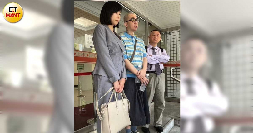 作家H(陳鴻儀)(中)遭前女友陳珮甄提告妨害名譽,委任林沄蓁律師(左)當辯護人。(圖/高瑀彤攝)