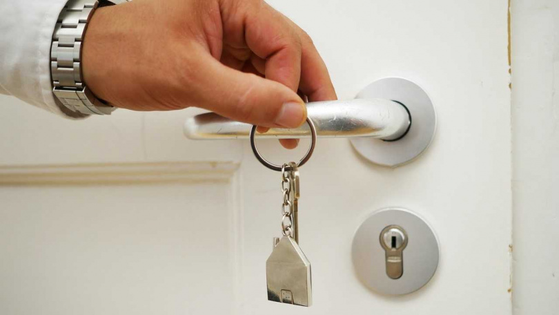 原PO認為「一定要有房子所有權」是盲點，並提出若有資源能免費住別人（例如父母）的房子，是否擁有房屋所有權並不重要。（示意圖／取自pixabay）