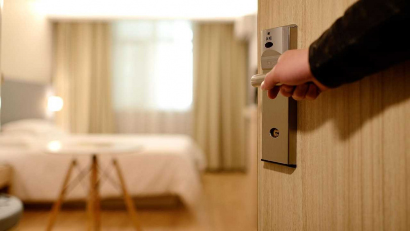 原PO認為，若是不婚不生，家中又有足夠大的房子可以當後盾，其實租套房住就可以，等退休後再回老家，不用買房也沒差。（示意圖／取自pixabay）