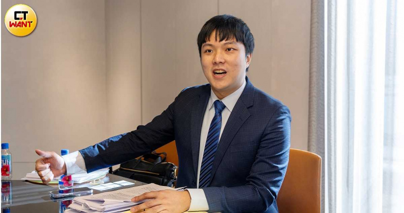 楊元綱律師說明,目前已對趙子彥醫師告發偽證罪以及對彰基醫院提起準誣告告訴。(圖/黃耀徵攝)