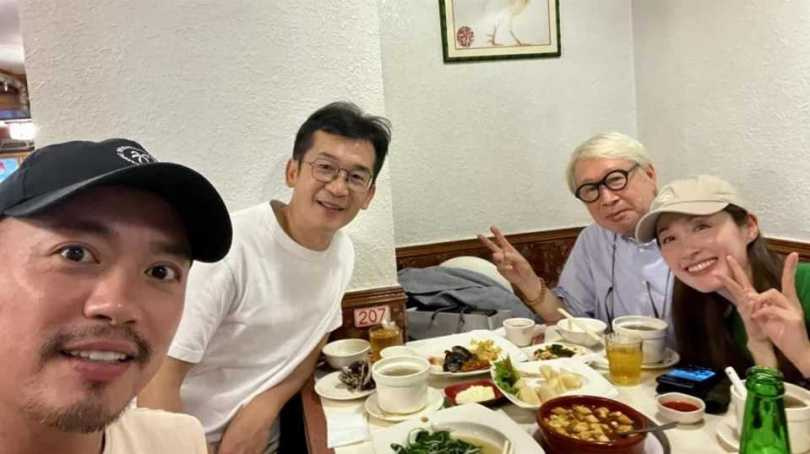 范逸臣（左）與田中千繪（右）情牽多年，與田中千繪（右二）的爸爸自然也熟識。（圖／翻攝自田中千繪臉書）