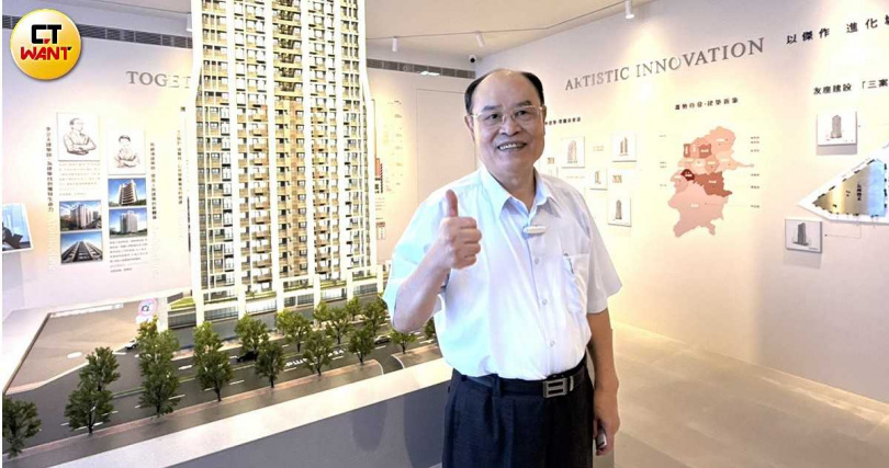 友座建築董事長陳坤地表示，此案整合過程波折，地主一共等了30多年才整合成功。（圖／林榮芳攝）
