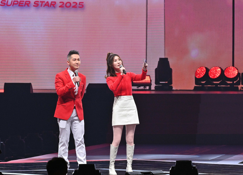 郭于中與張寧首次攜手擔任暖場主持人。（圖／台視提供）